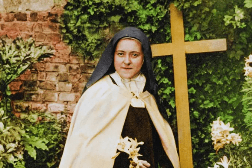 القديسة تيريزيا الطفل يسوع  تمر  في بلدتنا بيت شباب، تُستقبل  أمام باحة البلدية، تبارِك المؤمنين من البلدة والجوار.